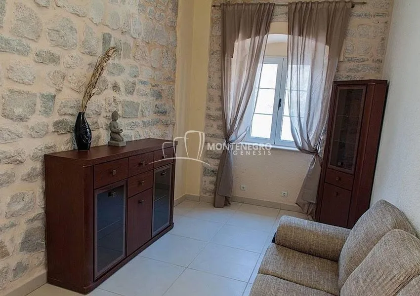 Prodaja, jednosoban stan, 54m², Dobrota, Kotor