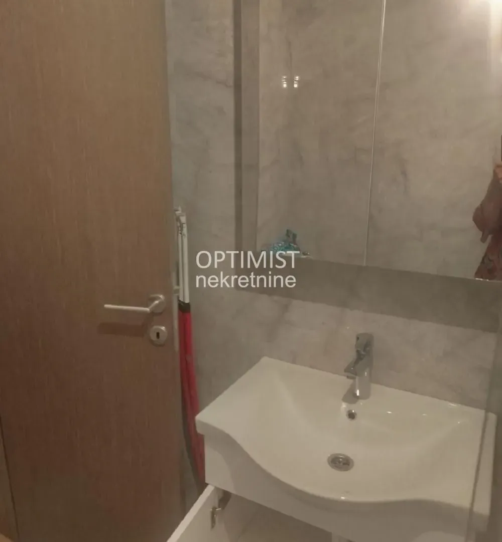 Izdavanje, trosoban stan, 70m², Borča 1, Borča Sve Podlokacije