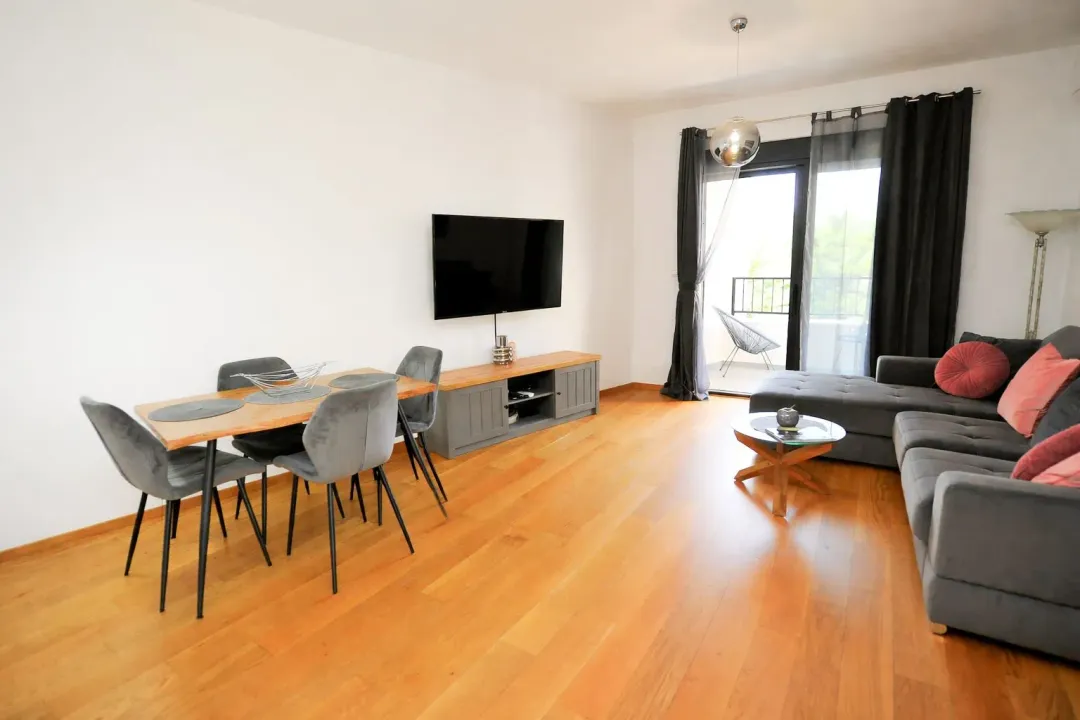 Rent, two bedroom apartment, 50m², Bečići, Budva