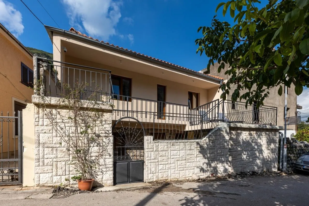Rent, house, 170m², Škaljari, Kotor