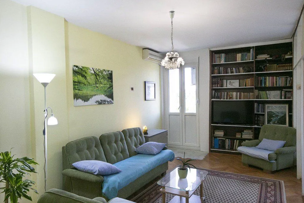 Izdavanje, dvosoban stan, 85m², Centar, Podgorica