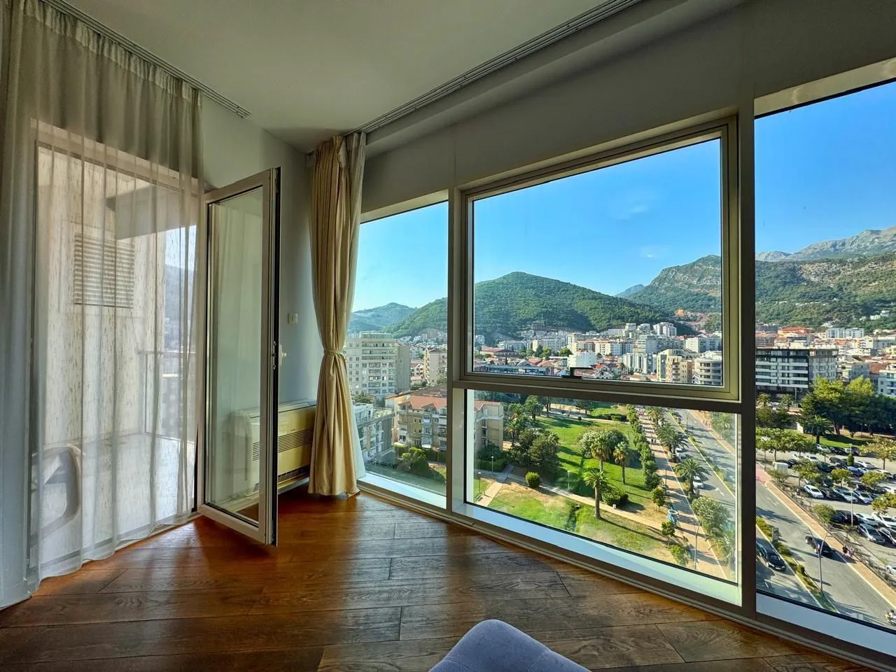 Rent, one bedroom apartment, 65m², Centar, Budva