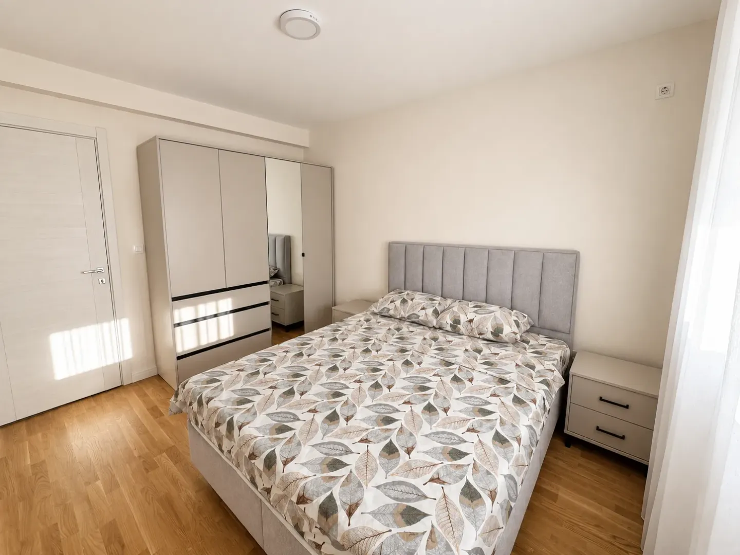 Izdavanje, dvosoban stan, 61m², Pobrežje, Podgorica