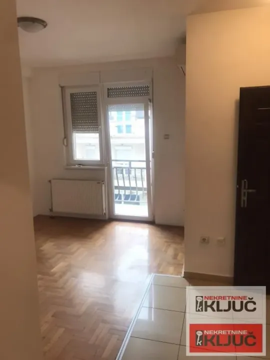 Izdavanje, jednosoban stan, 30m², Bulevar Oslobodjenja, Novi Sad Sve Podlokacije