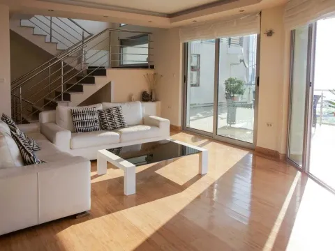 Prodaja, kuća, 212m², Budva, Crna Gora - image 2