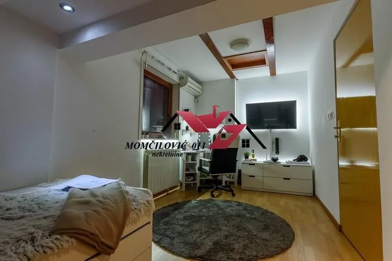 Prodaja, četvorosoban stan, 104m², Stari Grad, Beograd