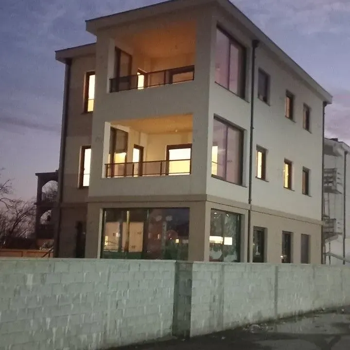 Izdavanje, kuća, 180m², Gornja Gorica, Podgorica