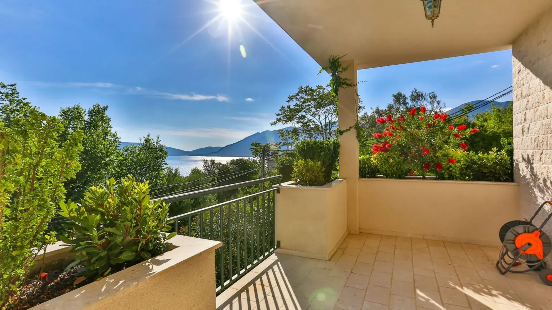 Prodaja, kuća, 240m², Donja Lastva, Tivat