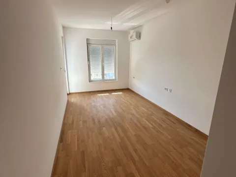 Prodaja, trosoban stan, 104m², Stari Aerodrom, Podgorica - image 11