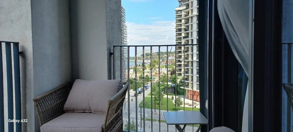 Izdavanje, trosoban stan, 85m², Savski Venac, Beograd