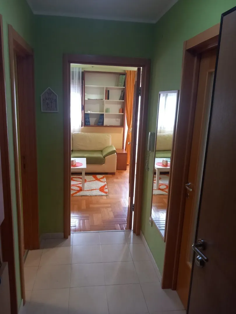 Izdavanje, trosoban stan, 63m², Stari Aerodrom, Podgorica