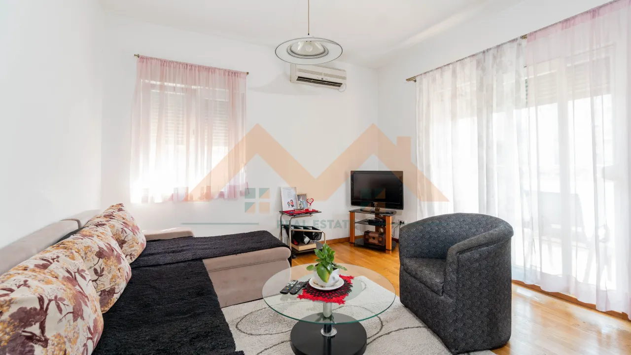 Izdavanje, jednosoban stan, 50m², City Kvart, Podgorica