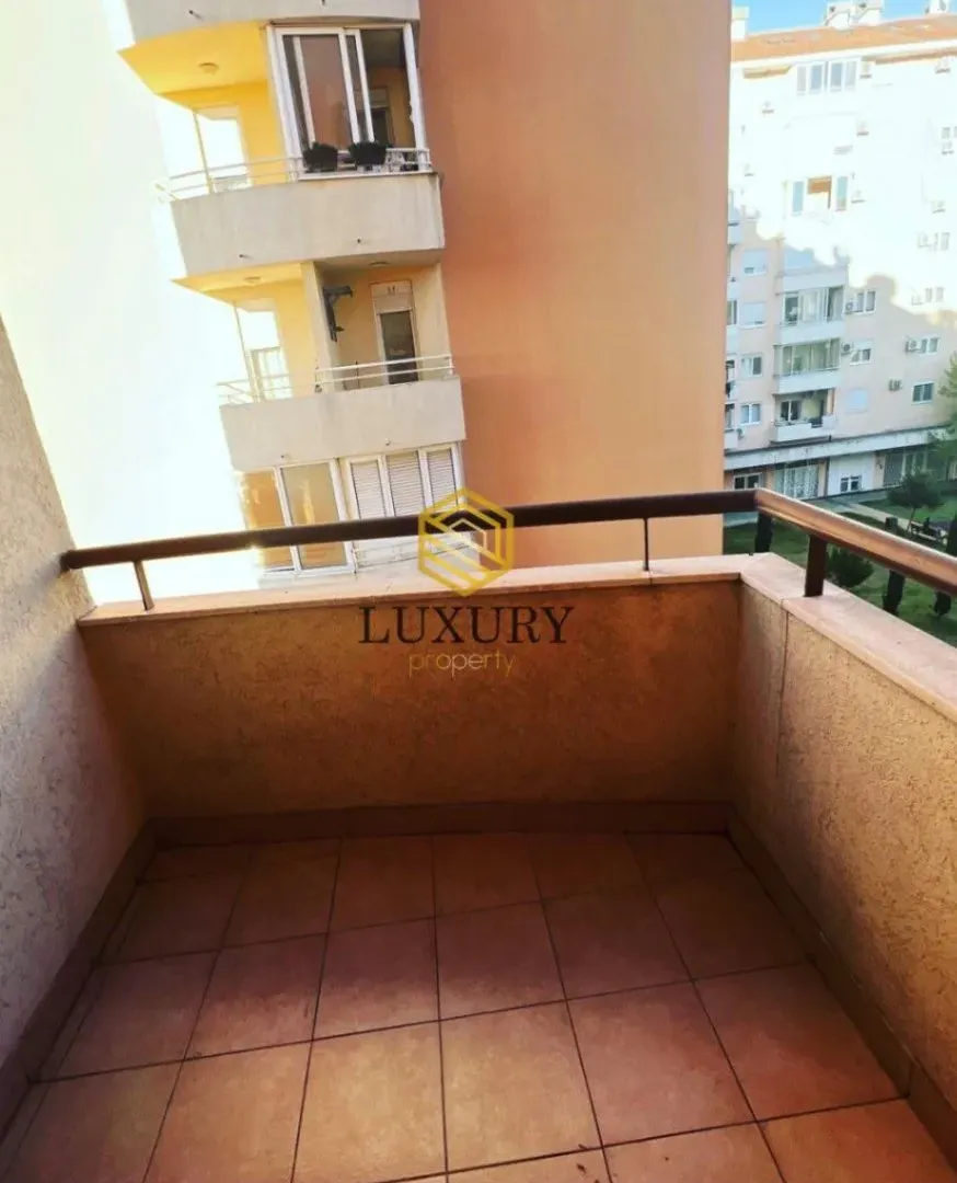 Izdavanje, jednosoban stan, 64m², Stari Aerodrom, Podgorica