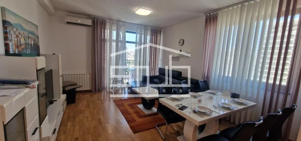 Izdavanje, četvorosoban stan, 88m², Savski Venac, Beograd