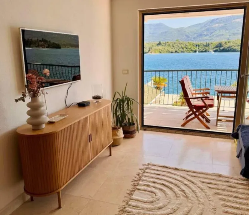 Izdavanje, jednosoban stan, 55m², Kotor, Crna Gora