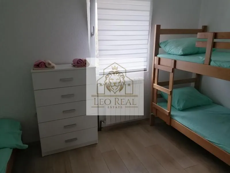 Izdavanje, stan, 180m², Radiofar, Surčin
