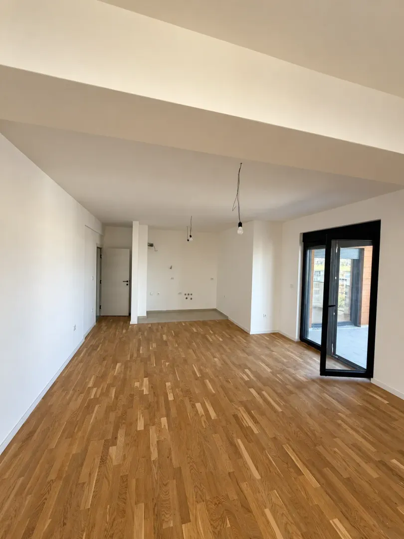 Izdavanje, trosoban stan, 112m², Stari Aerodrom, Podgorica