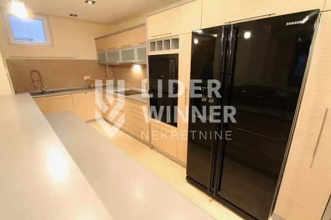 Prodaja, četvorosoban stan, 157m², Đeram Pijaca, Beograd