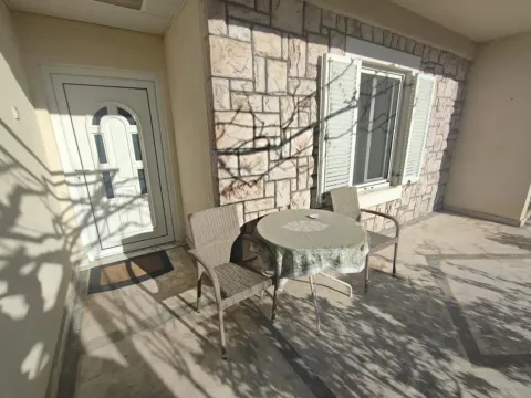 Izdavanje, jednosoban stan, 40m², Kalimanj, Tivat - image 3