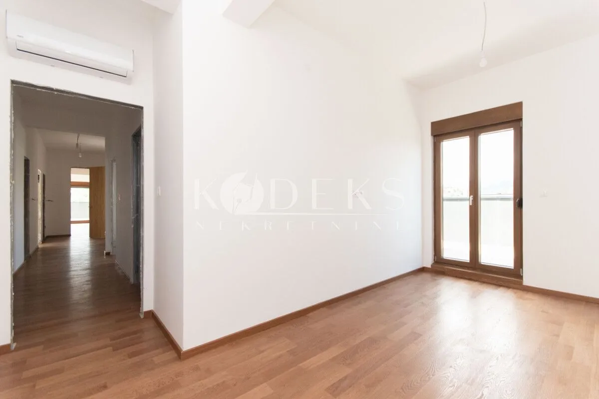 Sale, four bedroom apartment, 220m², Vezirov Most, Podgorica