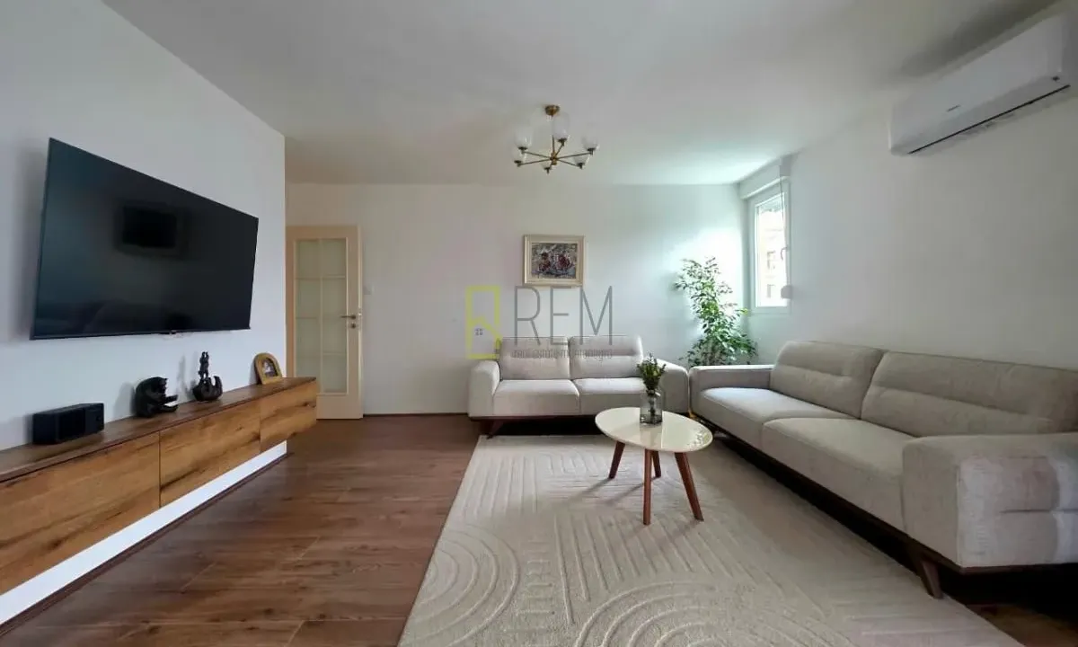 Prodaja, dvosoban stan, 77m², Blok 5, Podgorica