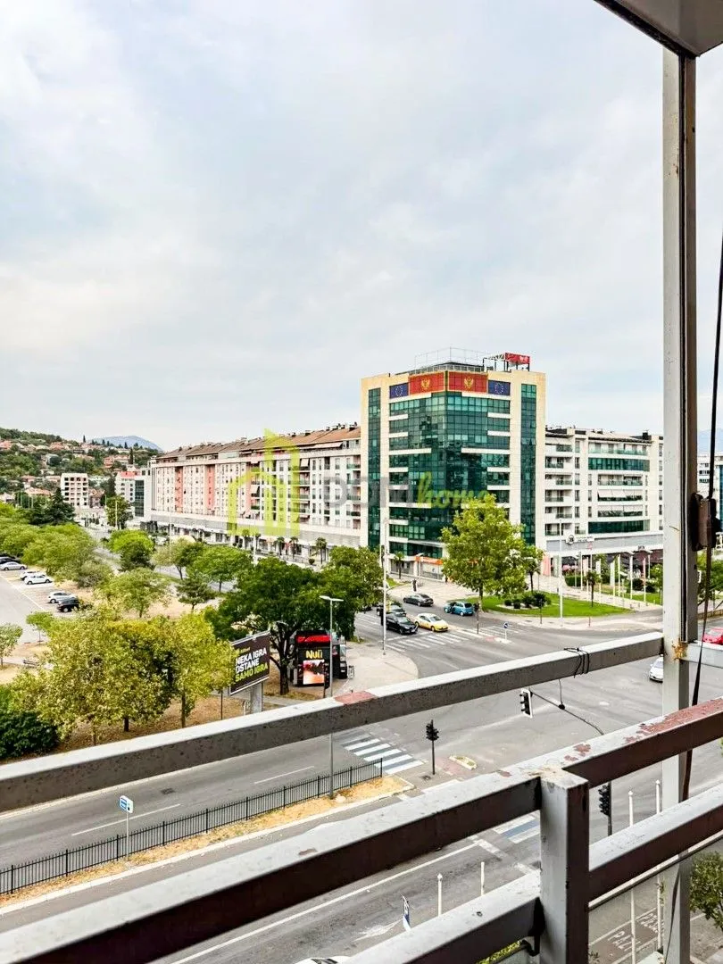 Izdavanje, trosoban stan, 95m², Preko Morače, Podgorica