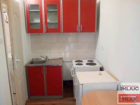 Izdavanje, kuća, 47m², Centar, Novi Sad - image 4