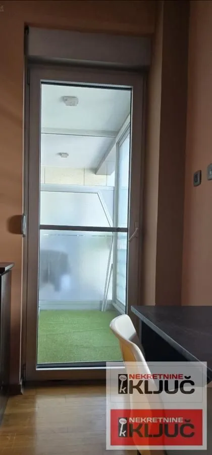 Izdavanje, četvorosoban stan, 134m², Spens, Novi Sad Sve Podlokacije