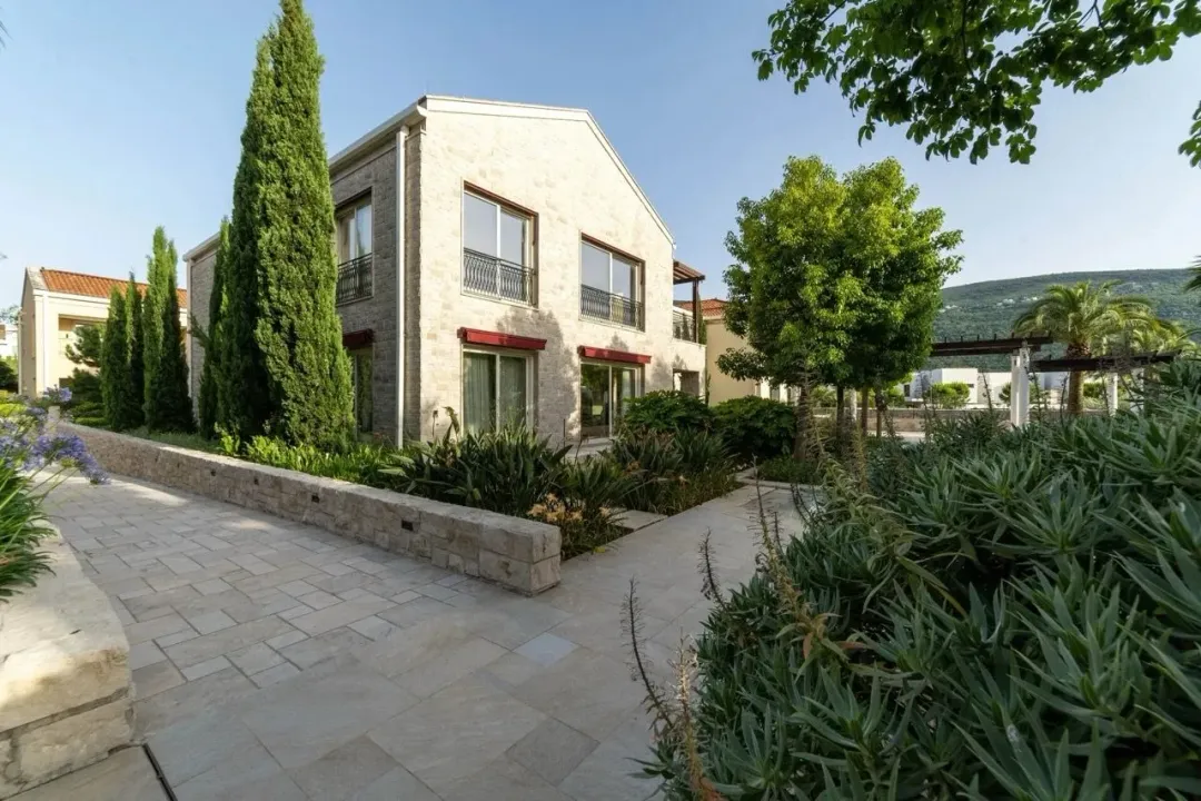 Prodaja, četvorosoban stan, 179m², Kumbor, Herceg Novi