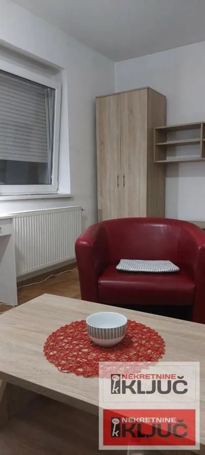 Izdavanje, jednosoban stan, 27m², Adamovićevo Naselje, Novi Sad Sve Podlokacije