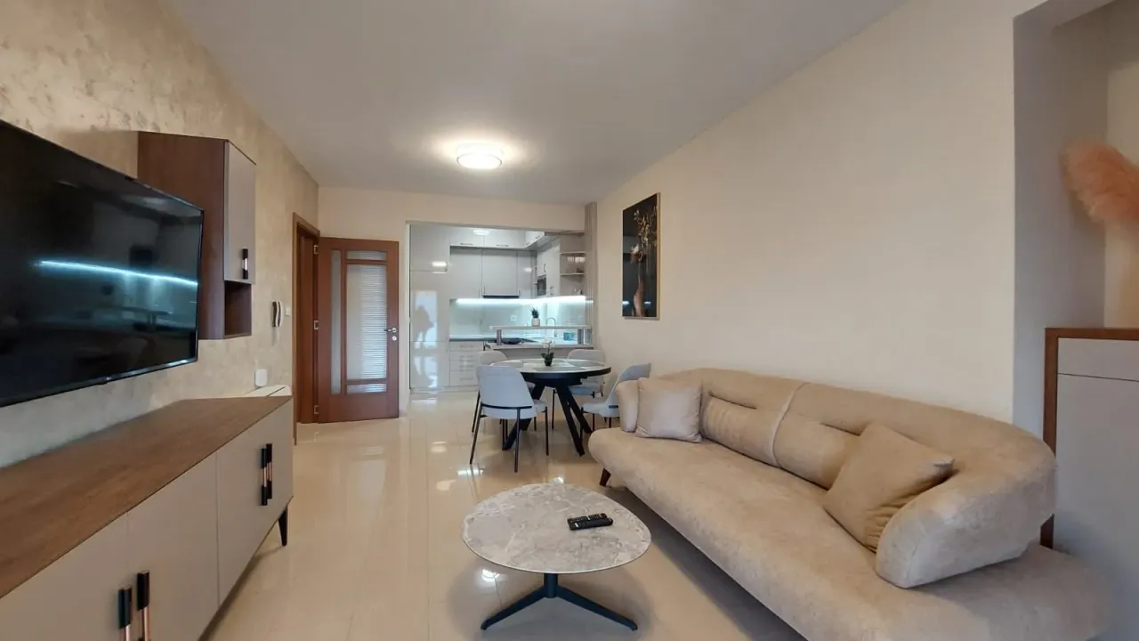 Izdavanje, dvosoban stan, 67m², Radanovići, Kotor