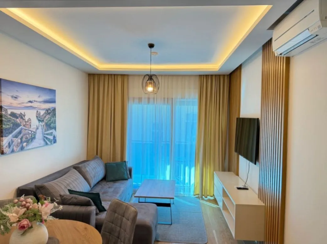 Izdavanje, dvosoban stan, 70m², Pržno, Budva