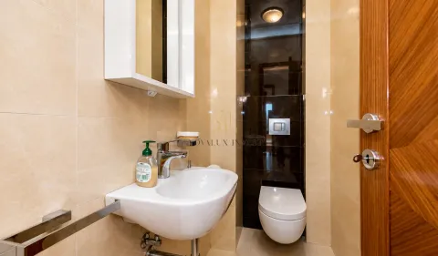Izdavanje, četvorosoban stan, 140m², Centar, Podgorica - image 17