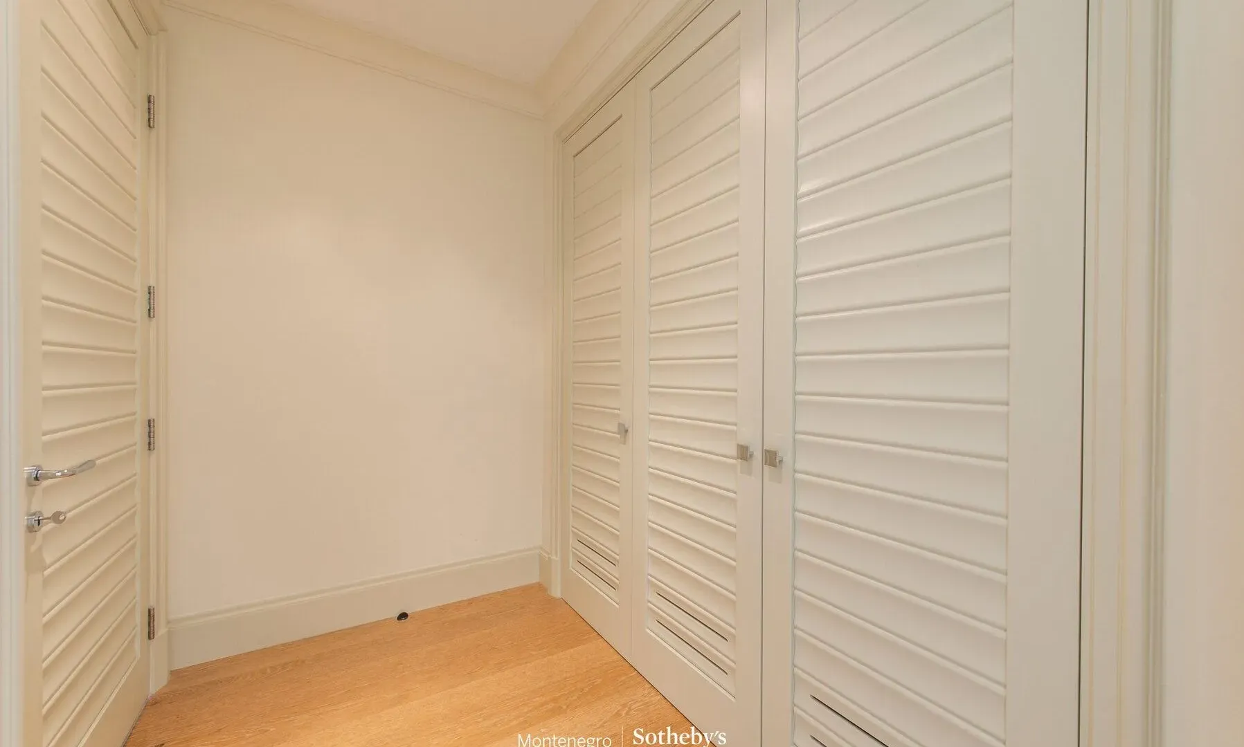 Izdavanje, dvosoban stan, 148m², Porto Montenegro, Tivat