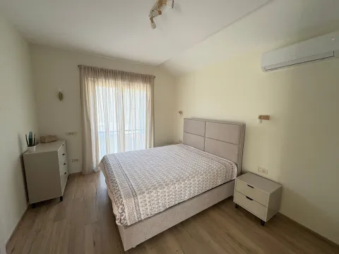 Rent, one bedroom apartment, 50m², Tivat, Crna Gora - image 11