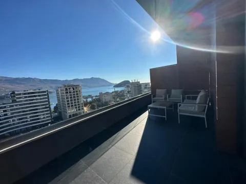 Izdavanje, trosoban stan, 130m², Budva, Crna Gora - image 11