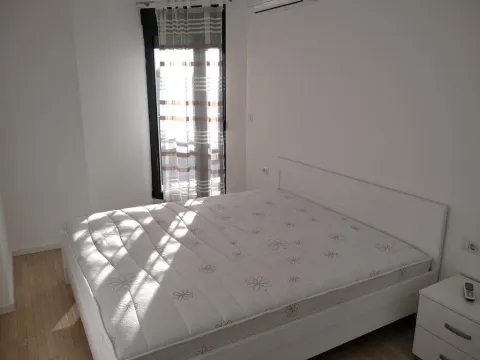 Izdavanje, dvosoban stan, 70m², Dalmatinska ulica, Podgorica - image 10