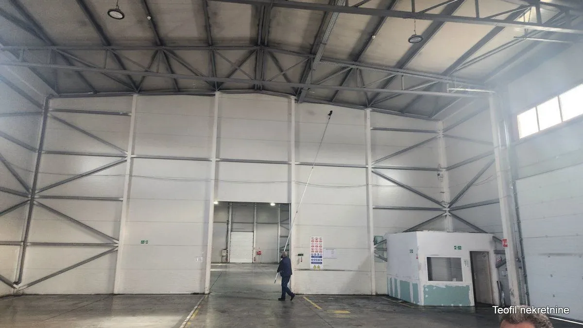 Rent, office space, 5000m², Dobanovci, Surčin
