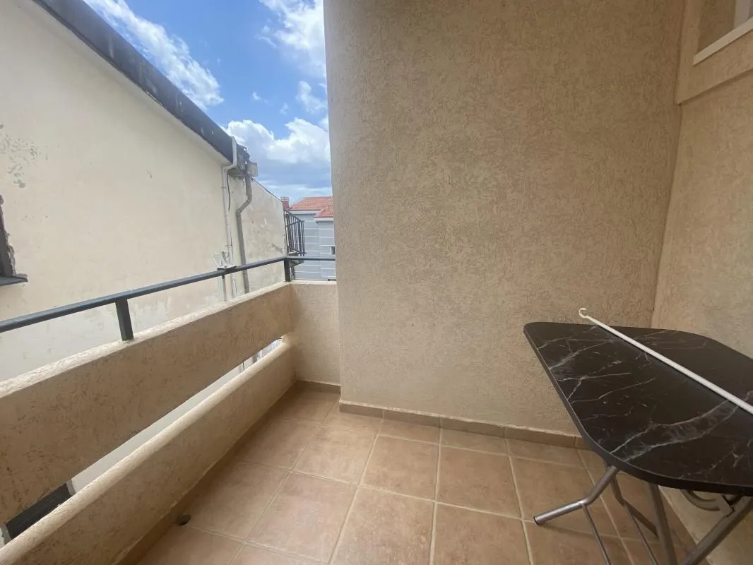 Izdavanje, garsonjera, 30m², Šušanj, Bar