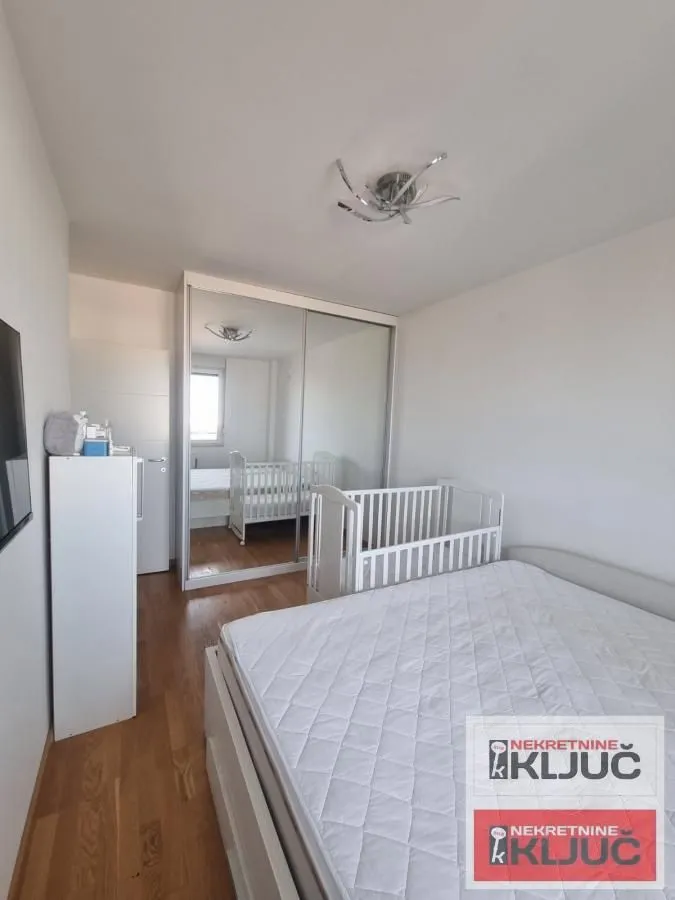 Prodaja, trosoban stan, 82m², Bulevar patrijarha Pavla, Novi Sad Sve Podlokacije