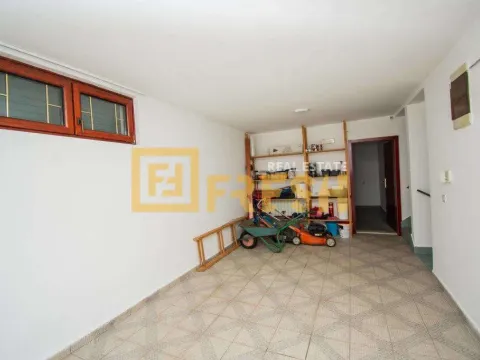 Izdavanje, kuća, 450m², Zabjelo, Podgorica - image 26