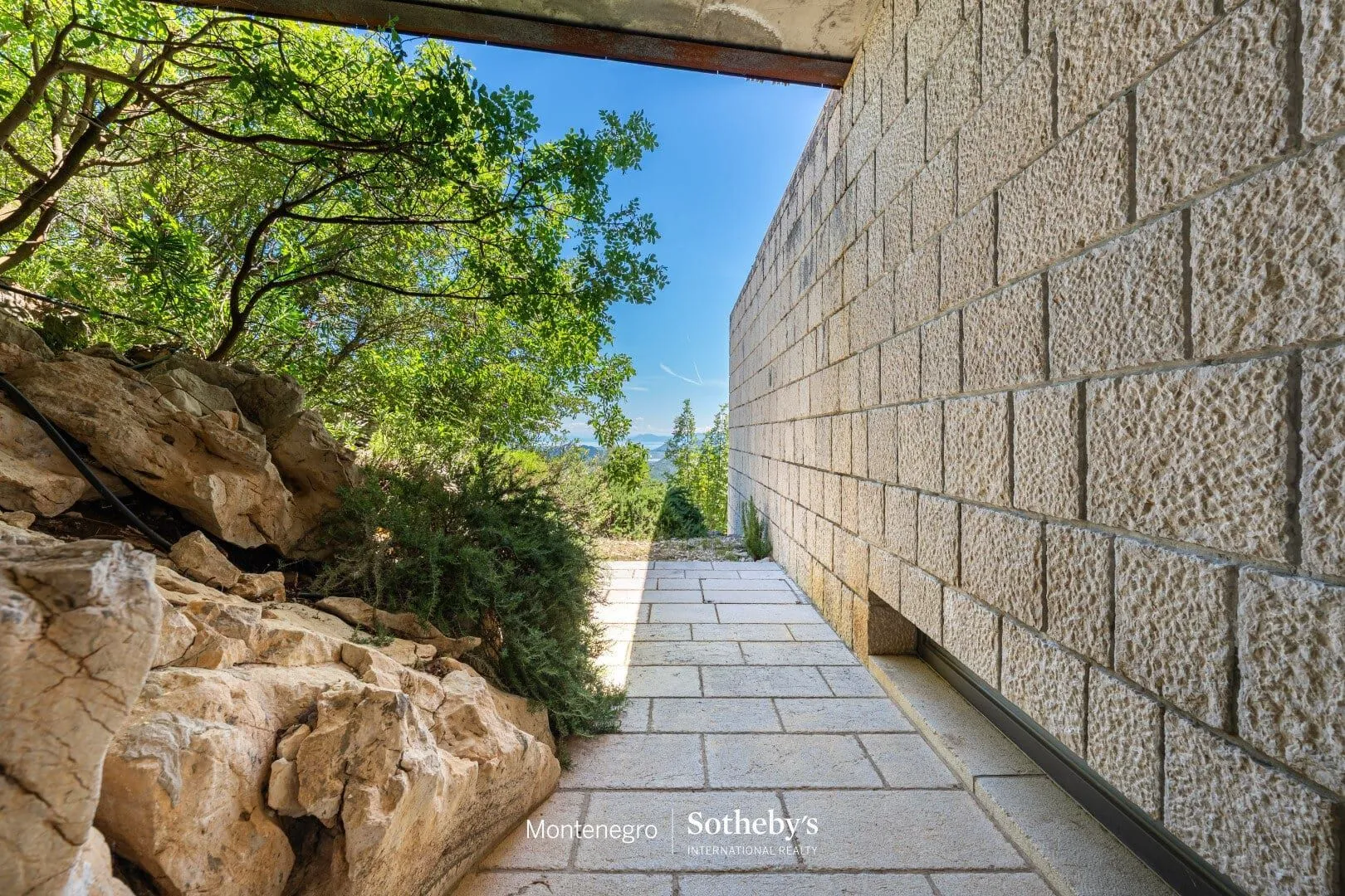 Prodaja, kuća, 250m², Đinovići, Cetinje