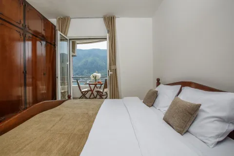Rent, two bedroom apartment, 85m², Dobrota, Kotor - image 12