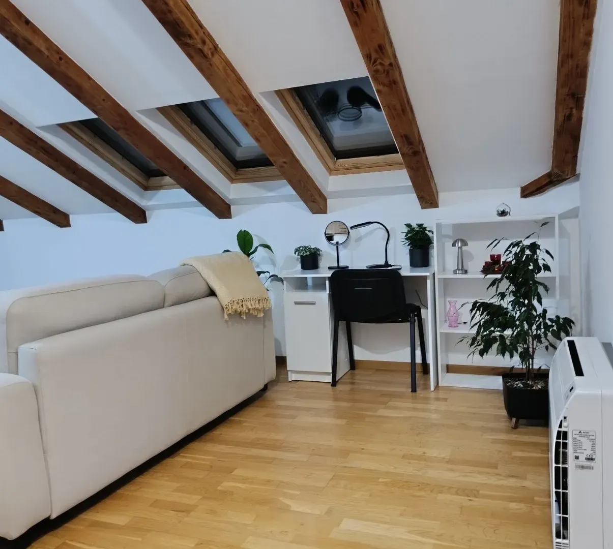 Rent, two bedroom apartment, 88m², Kalimanj, Tivat