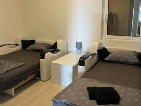 Izdavanje, kuća, 200m², Šušanj, Bar - image 8