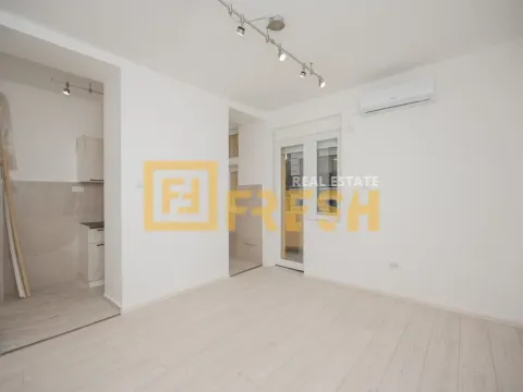 Izdavanje, poslovni prostor, 57m², Centar, Podgorica - image 2