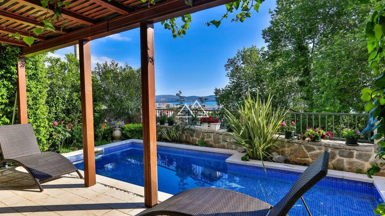 Sale, house, 240m², Centar, Tivat