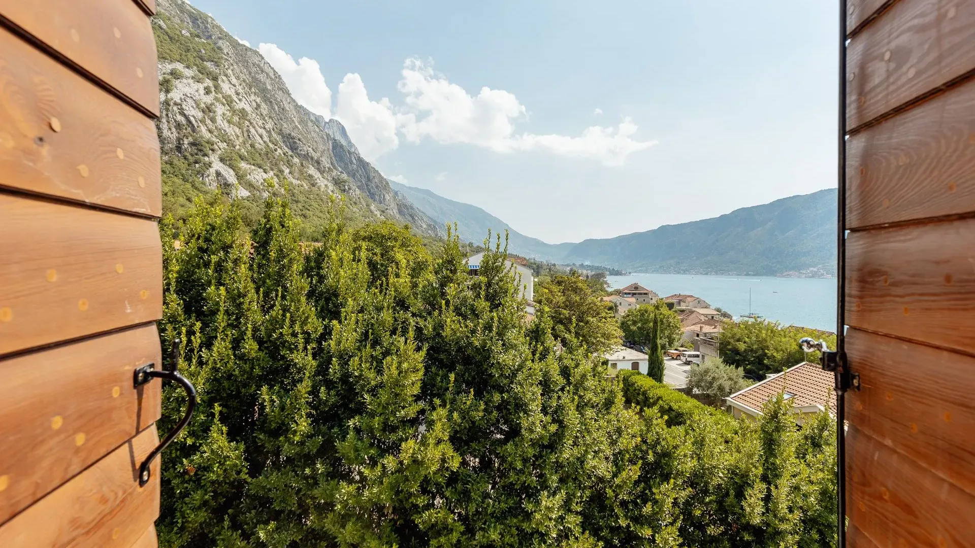 Sale, two bedroom apartment, 82m², Dobrota, Kotor