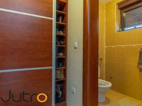 Izdavanje, kuća, 320m², Donja Gorica, Podgorica - image 35