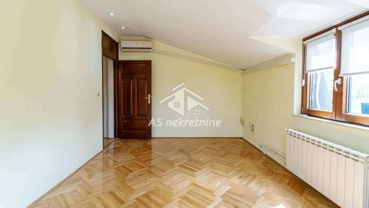 Izdavanje, stan, 210m², Savski Venac, Beograd